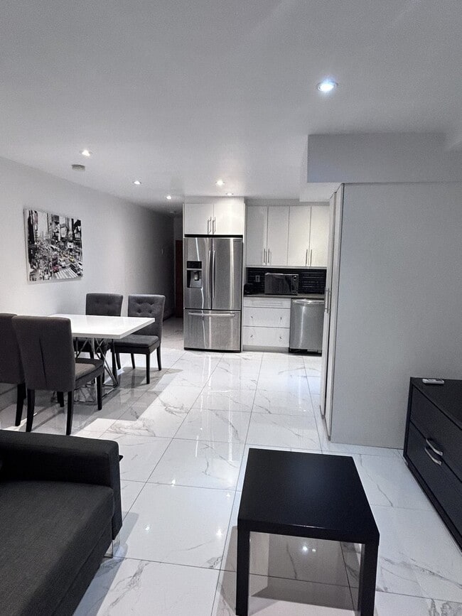 Building Photo - 41A Rue Cleve Unit 41 A