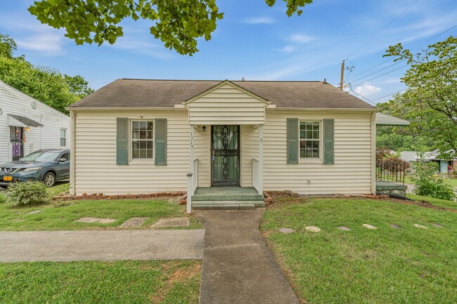 Building Photo - 1315 E Red Bud Rd
