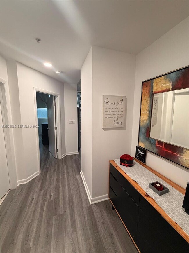 Photo - 133 NE 2nd Ave Unidad 401