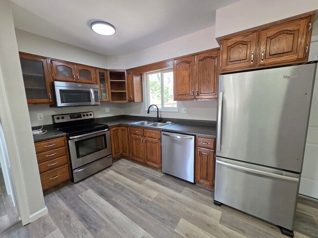 4320 Dewey Dr