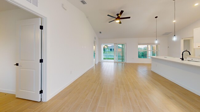 Photo - 2028 NE 6th Ave