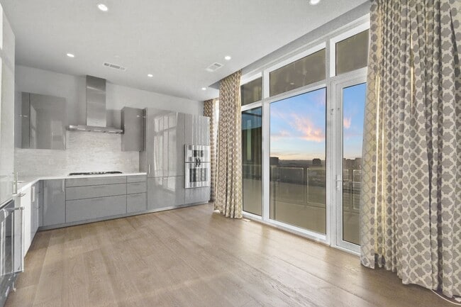 Building Photo - Stunning high rise unit in the affluent Ri...