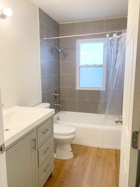 Bathroom - 2409 Superior St Unit 1