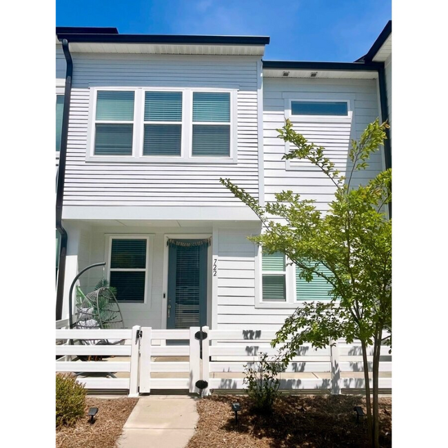 Photo - 722 Redd Aly Townhome