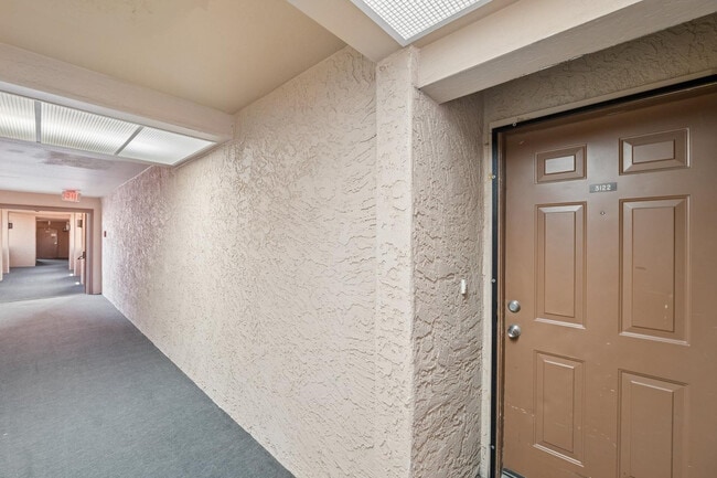 Building Photo - 540 N May Unit 3122