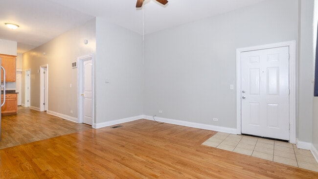 Photo - 915 W 32nd St Unit 1F