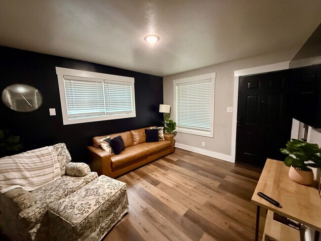 Photo - 1824 Rosemond Ave