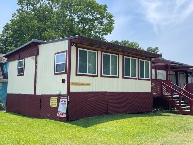 Building Photo - 110 20th St Unit A