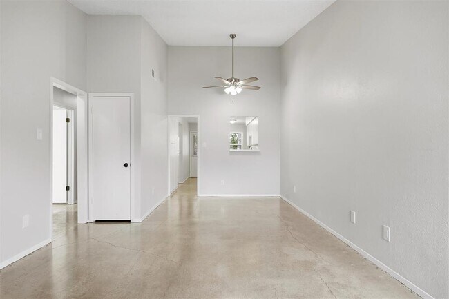 Photo - 113 Meteor Dr