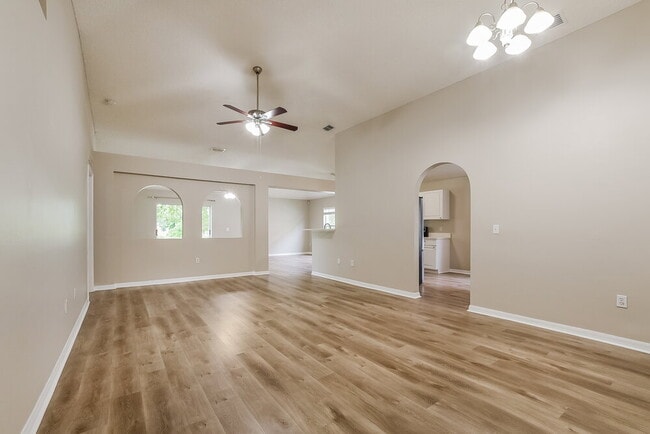 Photo - 932 Vanderbilt Dr
