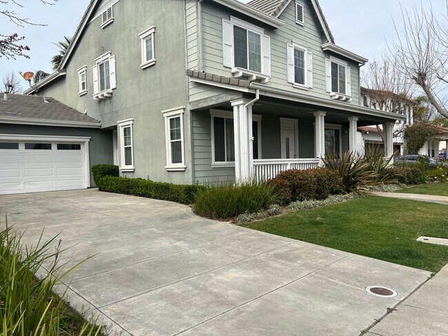 Building Photo - 627 Tradition St