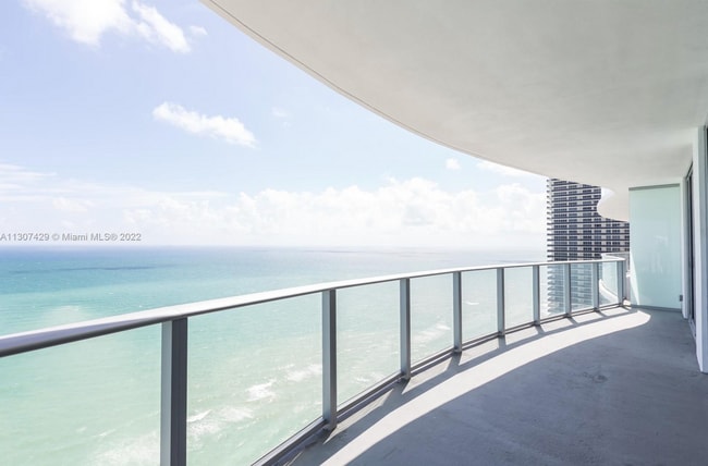 Building Photo - Season Rent at Hyde Beach 2/2