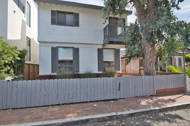Building Photo - 472 36th St