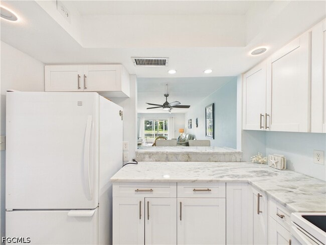 Photo - 300 Valley Stream Dr Unit 3D