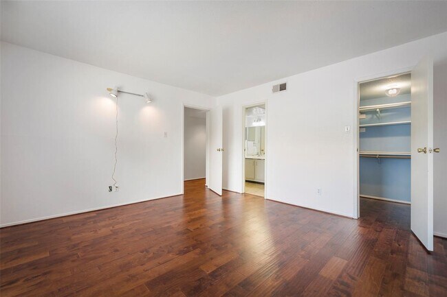 Photo - 14777 Wunderlich Dr Unidad 811