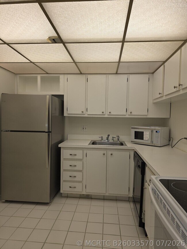 470 Executive Center Dr Unit 2k