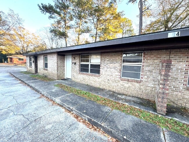 Building Photo - 1 bedroom, 1 bath duplex for rent in Dothan, AL - Section 8 approved! Check out this rental today. Unit A2