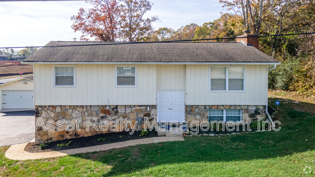 Building Photo - 9061 Shallowford Rd Rental