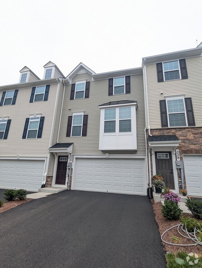 Building Photo - New Build (never lived in) townhouse avail...
