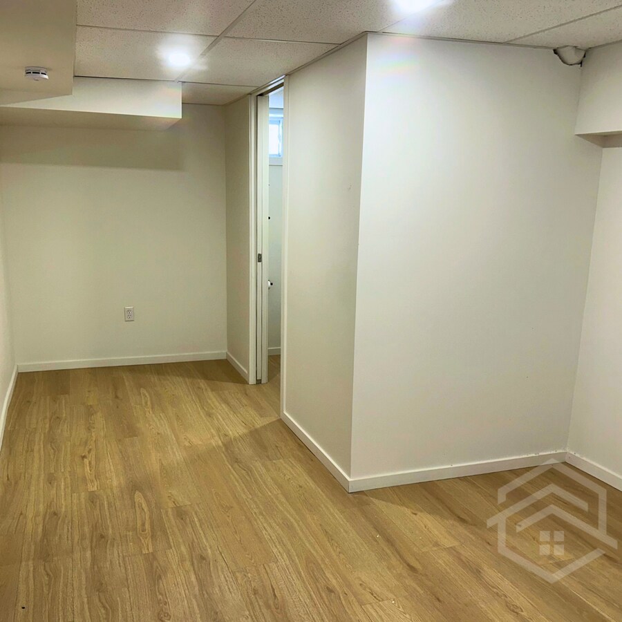 Photo - 1-Bedroom Unit Available in London!! Unité 4