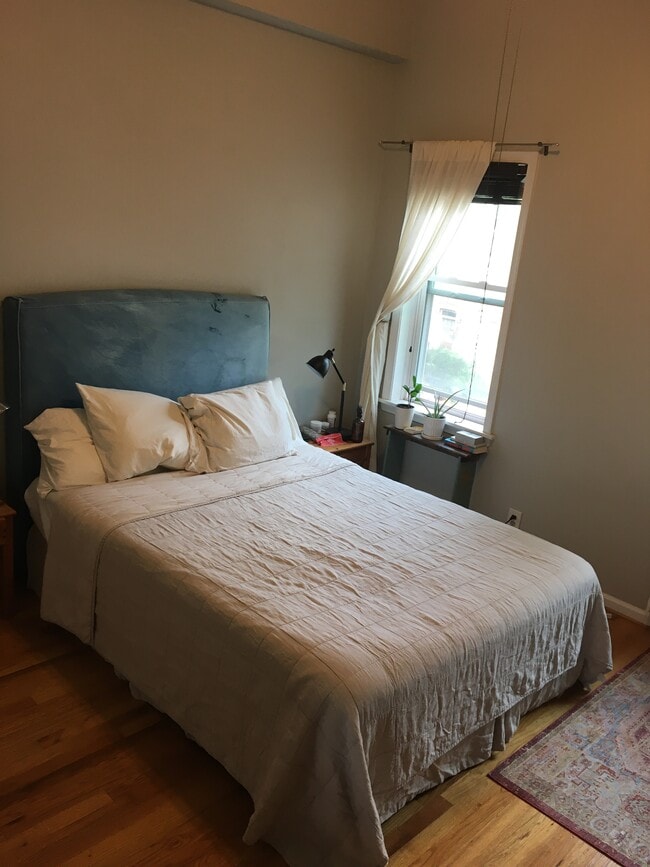 Master BR - 1528 Marion St NW