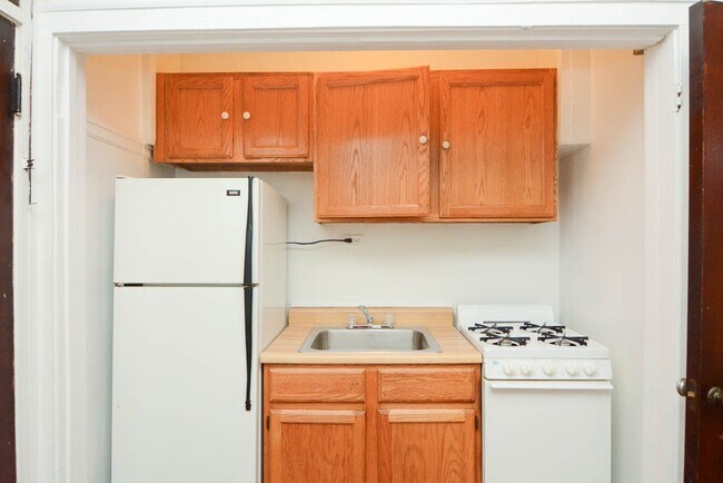 4650 N Paulina St Unit 201