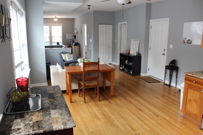 Photo - 3745 W Argyle St Unit 1