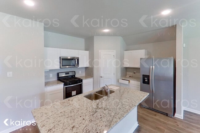 Photo - 118 E Broussard St