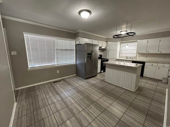 Photo - 5519 Division St