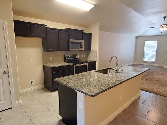 Photo - 710 E 94th St