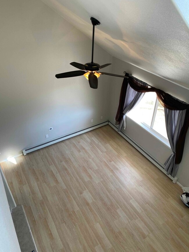 Photo - 385 Sunnyside Cir