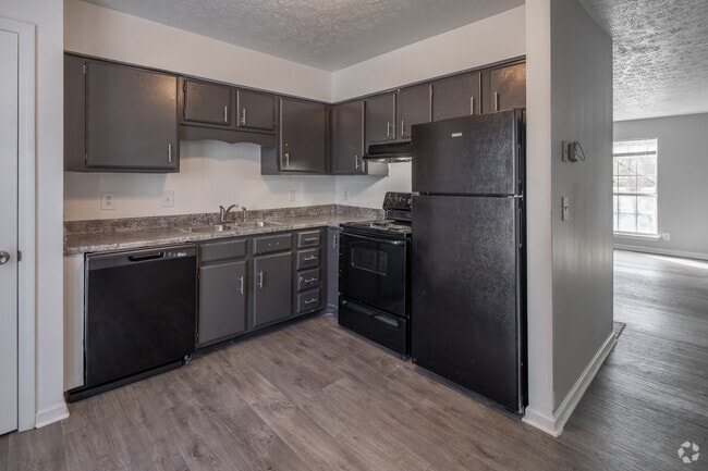 2BR, 1.5BA - 910SF - Kitchen