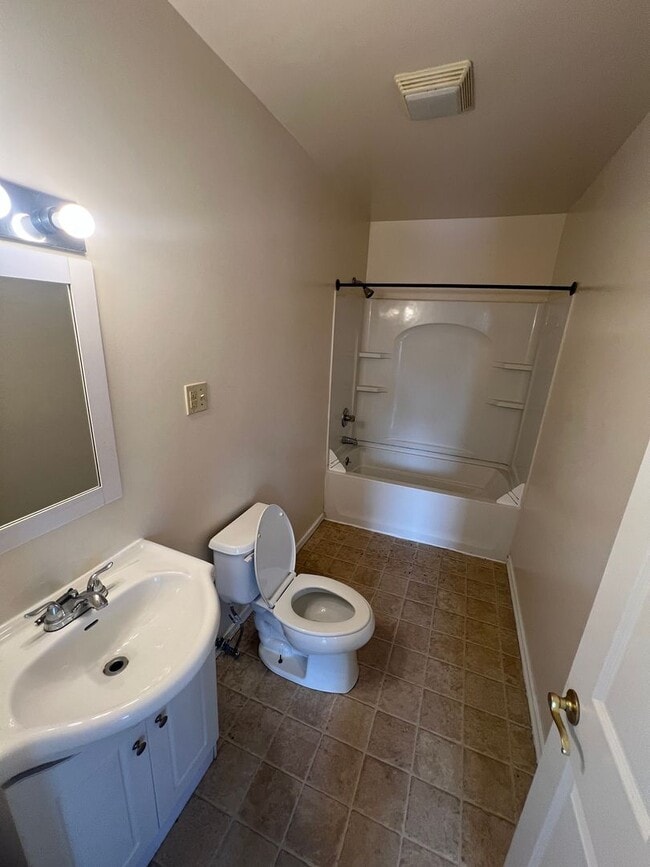 Photo - 314-16 Poplar St Unit #2