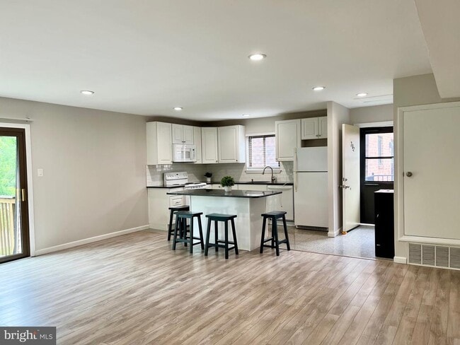 Photo - 702 Meadow Woods Ln