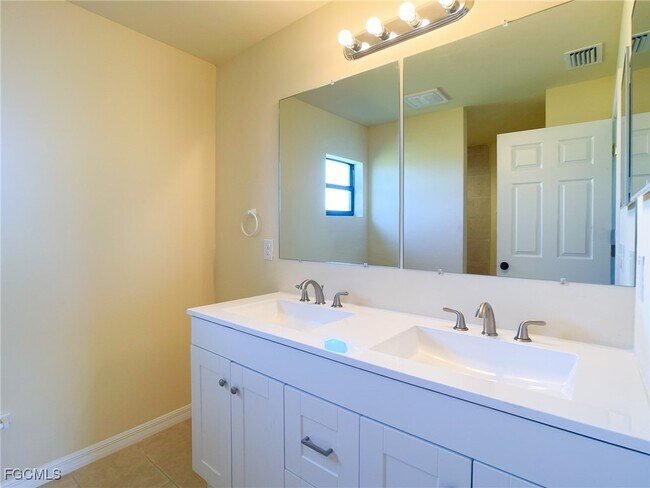 Photo - 125 NE 7th Terrace