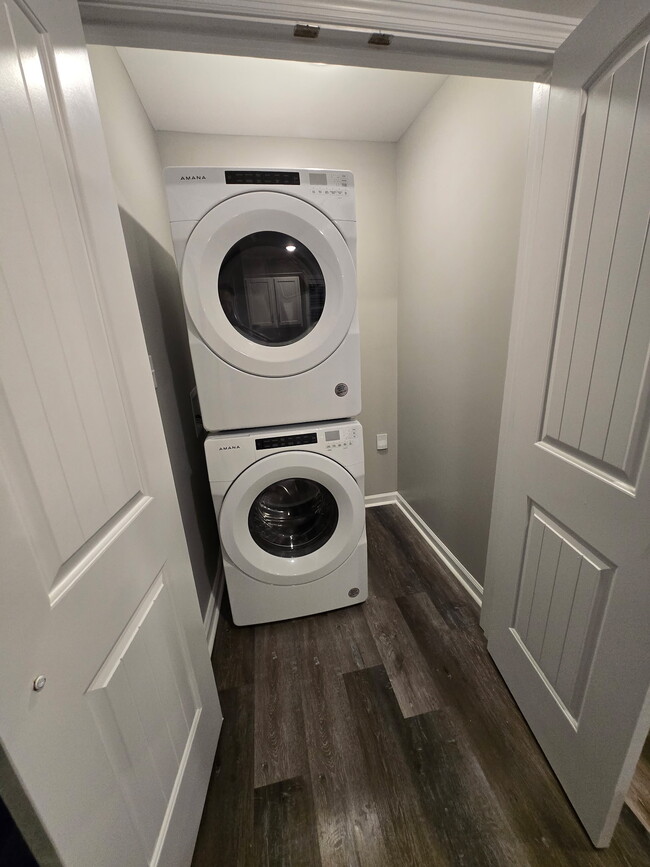 Photo - 1045 Dixie Plaza