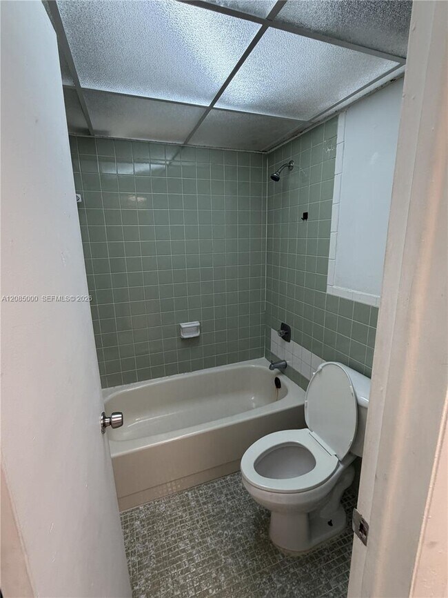 7010 NW 186th St Unit 5-121A
