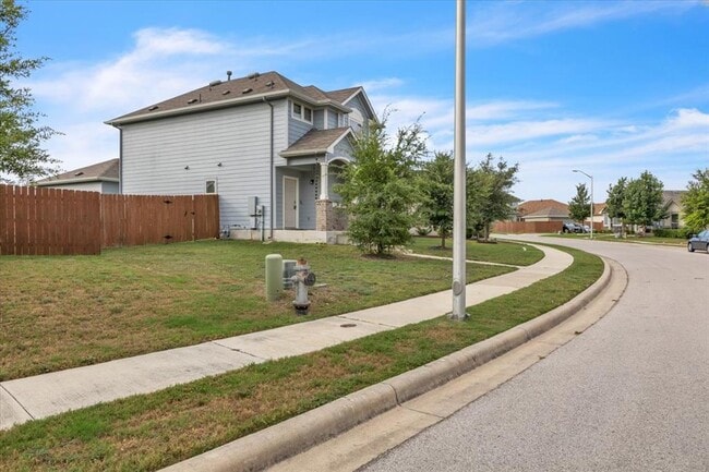 Photo - 440 Star Thistle St