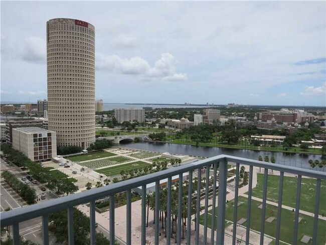 Photo - 777 N Ashley Dr Unidad 1304