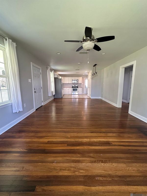 Photo - 376 Croydon Ave