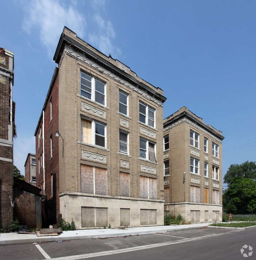 Photo - Chalmers Square Building 3