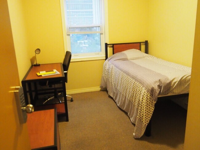 Photo - 251 Lester St