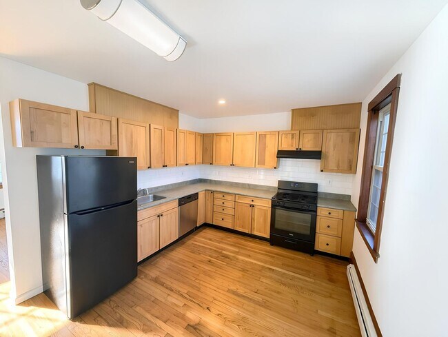 45-49-49 8th St Unit 3