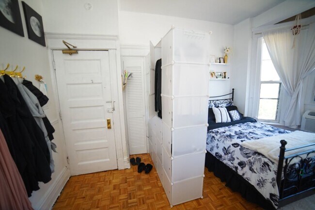 Photo - 2800 N Pine Grove Ave