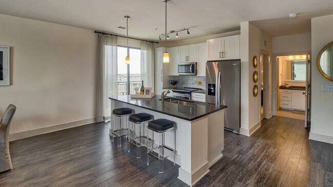Large kitchen islands for entertaining - Windsor Oak Hill Apartments