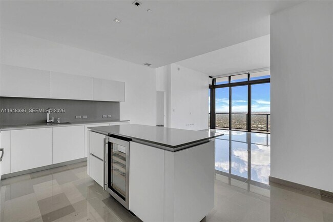 Photo - 88 SW 7th St Unidad 4110