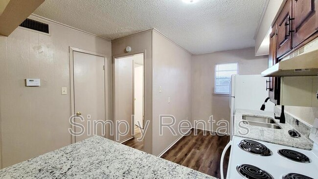 Photo - 400 Bill Bradford Rd Unit Apt 13