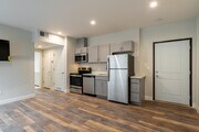 1BR, 1BA - 600 SF