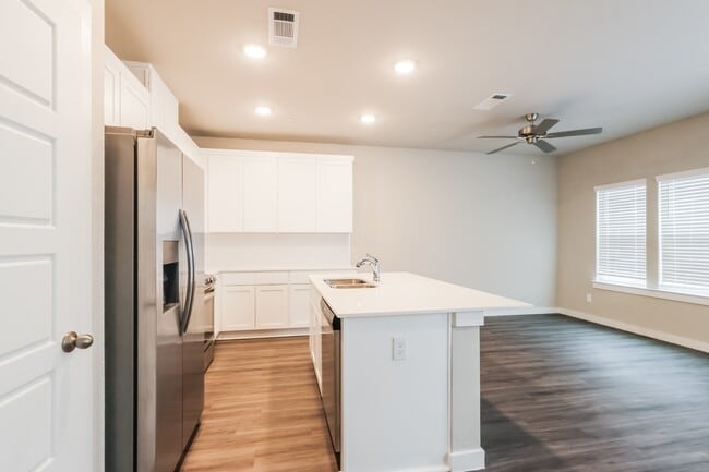 Building Photo - 18334 W Centro Cir