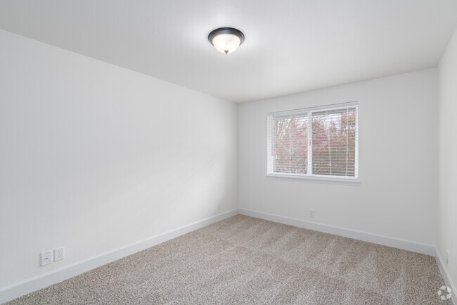 2BR, 1BA - 848SF - Secondary Bedroom